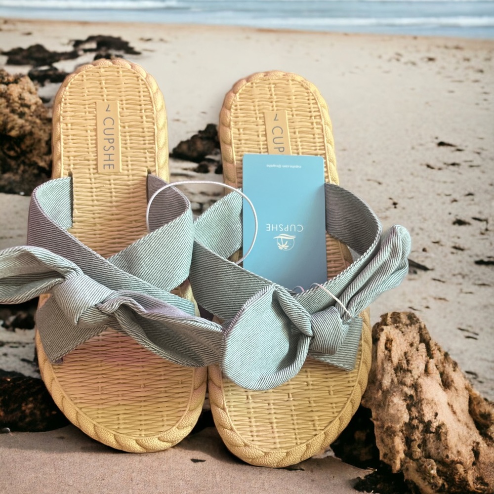 NWT Cupshe sandals 🩴 with cute blue & white bows